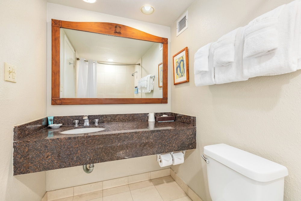 Luana Waikiki Hotel & Suites - photo 122