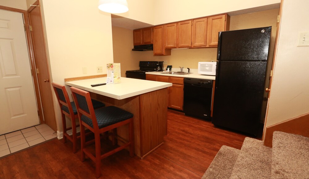 Sterling Hotel and Suites - photo 20