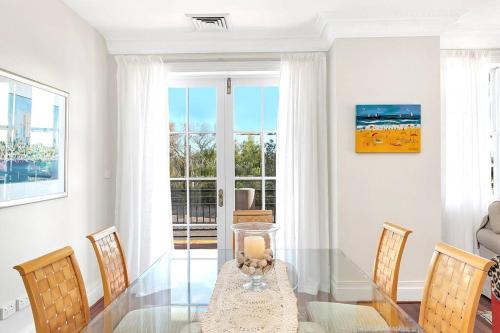 The Grande Port Stephens Luxurious Golf And Beach Getaway on Horizons Golf Resort — hotel in Salamander Bay