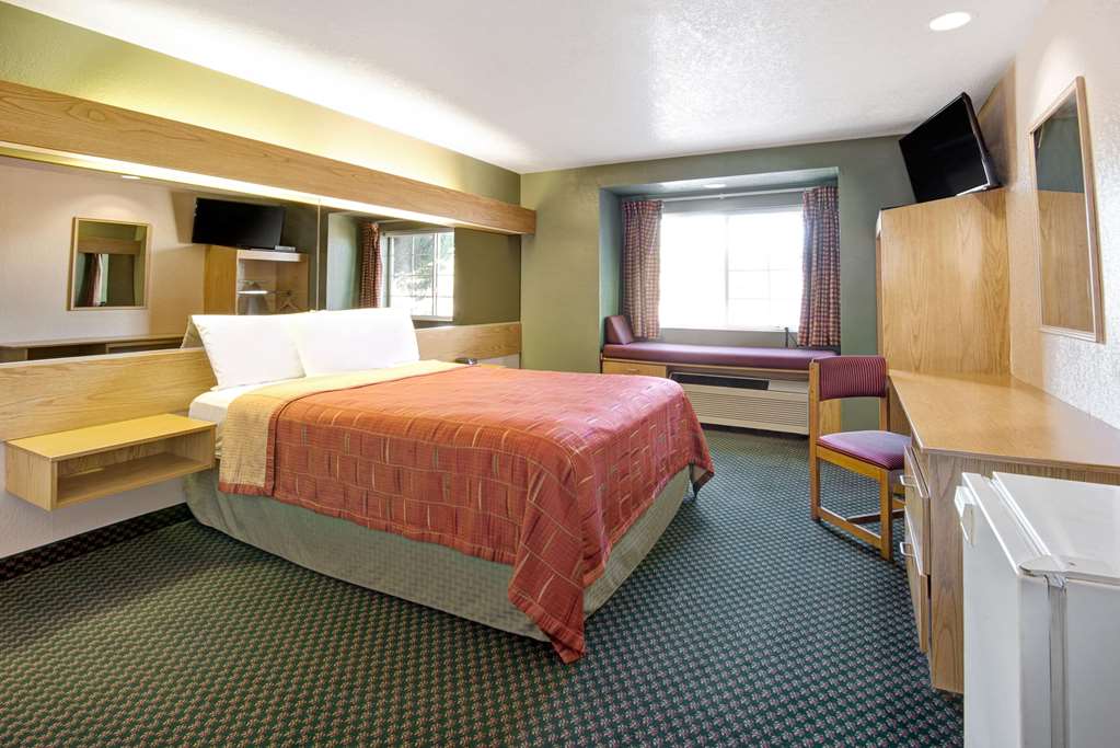 Microtel Inn & Suites By Wyndham Albuquerque West - photo 8