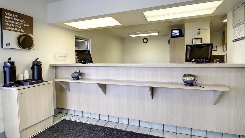 Motel 6 Manhattan - photo 4