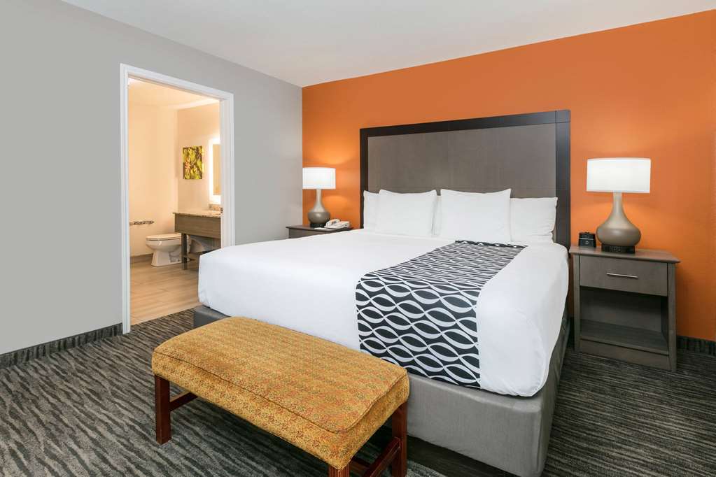 La Quinta Inn & Suites by Wyndham Fredericksburg - photo 24