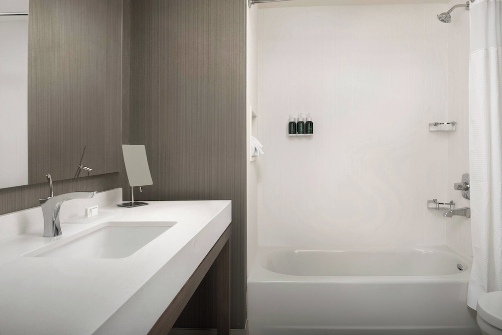 Courtyard by Marriott Portland East - photo 16