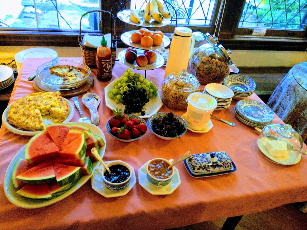 Whistler's Inn Bed & Breakfast - photo 37