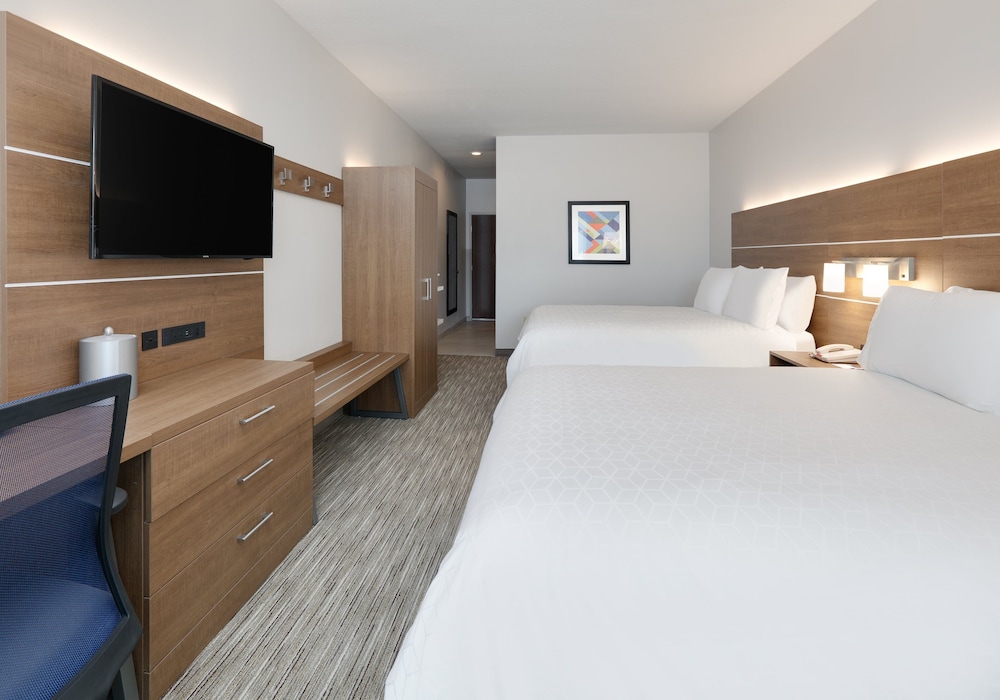 Holiday Inn Express and Suites San Antonio NW near - photo 4