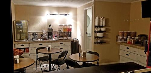 Fairway Inn — hotel in Berryville