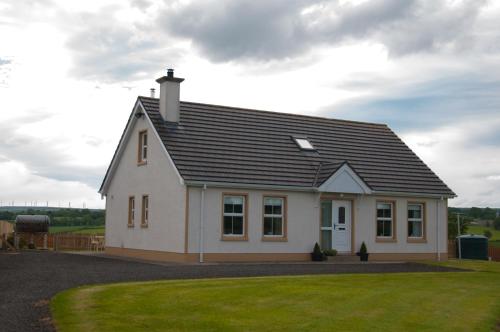 Roe Valley Cottage LA Spa Hot Tub — 4-Star Luxury Hotel in Limavady, United Kingdom