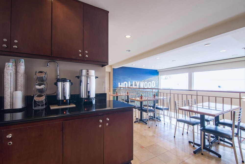 Hollywood Orchid Suites - photo 24