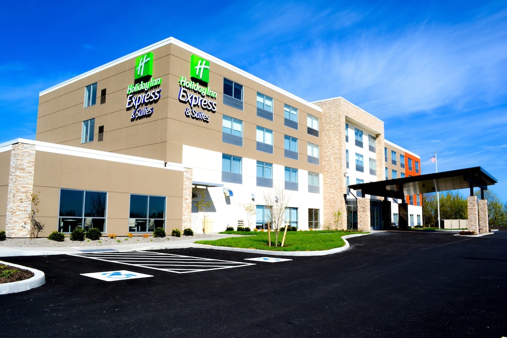 Holiday Inn Express & Suites Oswego by IHG — hotel in Oswego