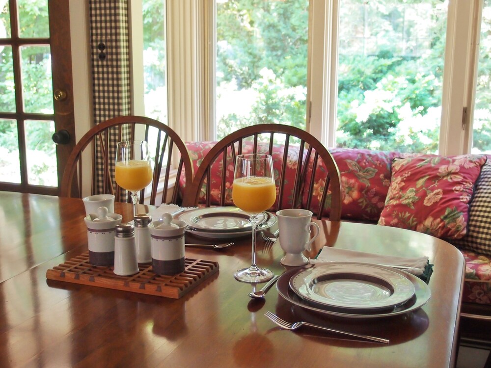 Admiral Peary Inn Bed & Breakfast - photo 33