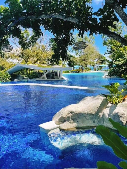 Lara’s cozy room @Tambuli Resort in Lapu-Lapu City, Philippines