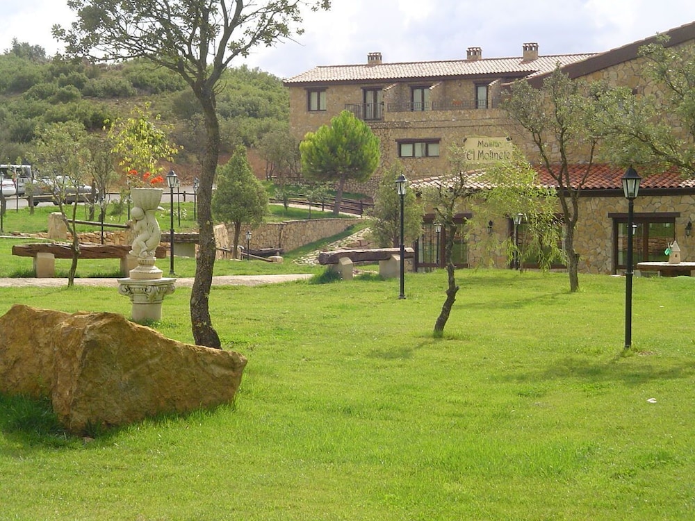 Hotel Masia El Molinete - carbon neutral hotel in Mora De Rubielos