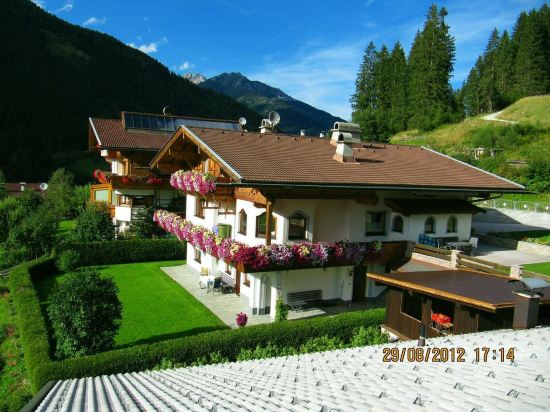 Haus Larcher — 4-Star Luxury Hotel in Neustift Im Stubaital, Austria