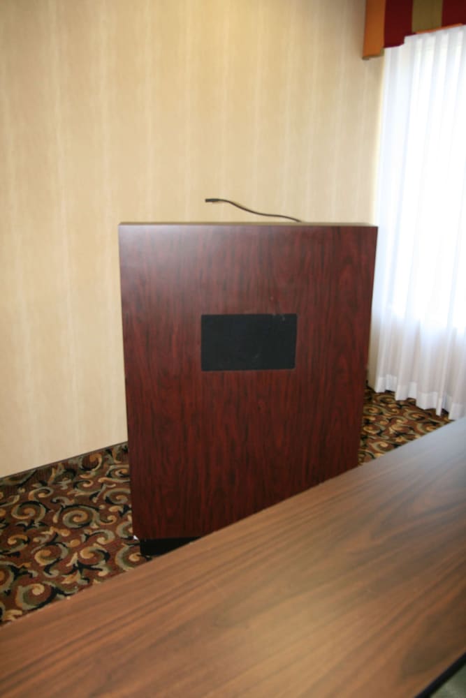 Hampton Inn Adel - photo 29