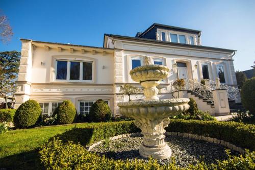 Villa Rosengarten auf der Sonneninsel Fehmarn — 4-Star Luxury Hotel in Fehmarn, Germany