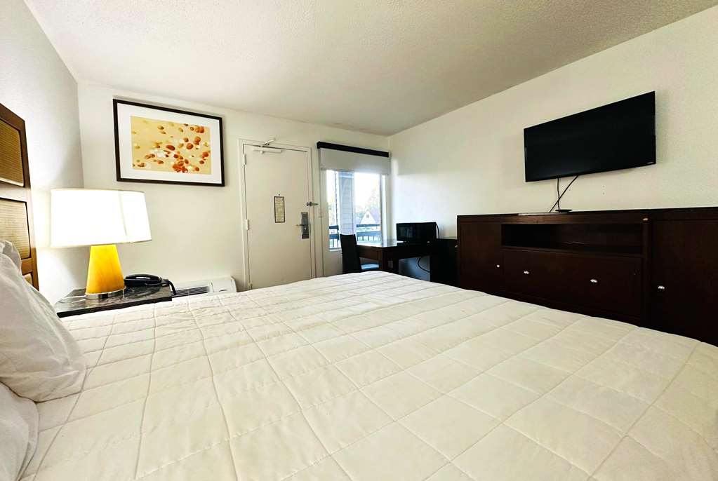 Baymont Inn and Suites by Wyndham Columbus Near OSU - photo 36