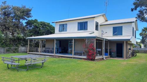 Room for The Family Bowentown Bach in Waihi Beach, New Zealand