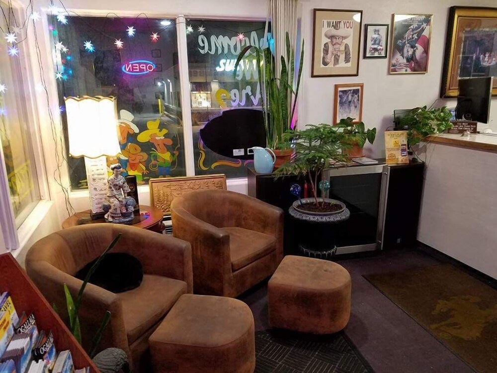Downtown Xenion Motel - photo 3