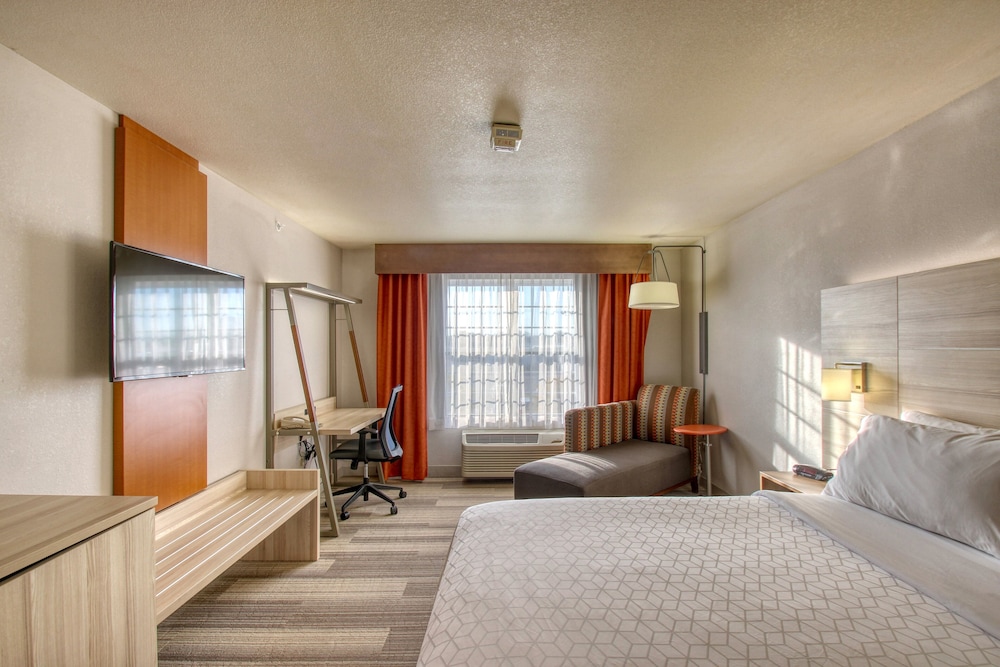 Holiday Inn Express Hotel & Suites Milwaukee Airport by IHG - photo 45