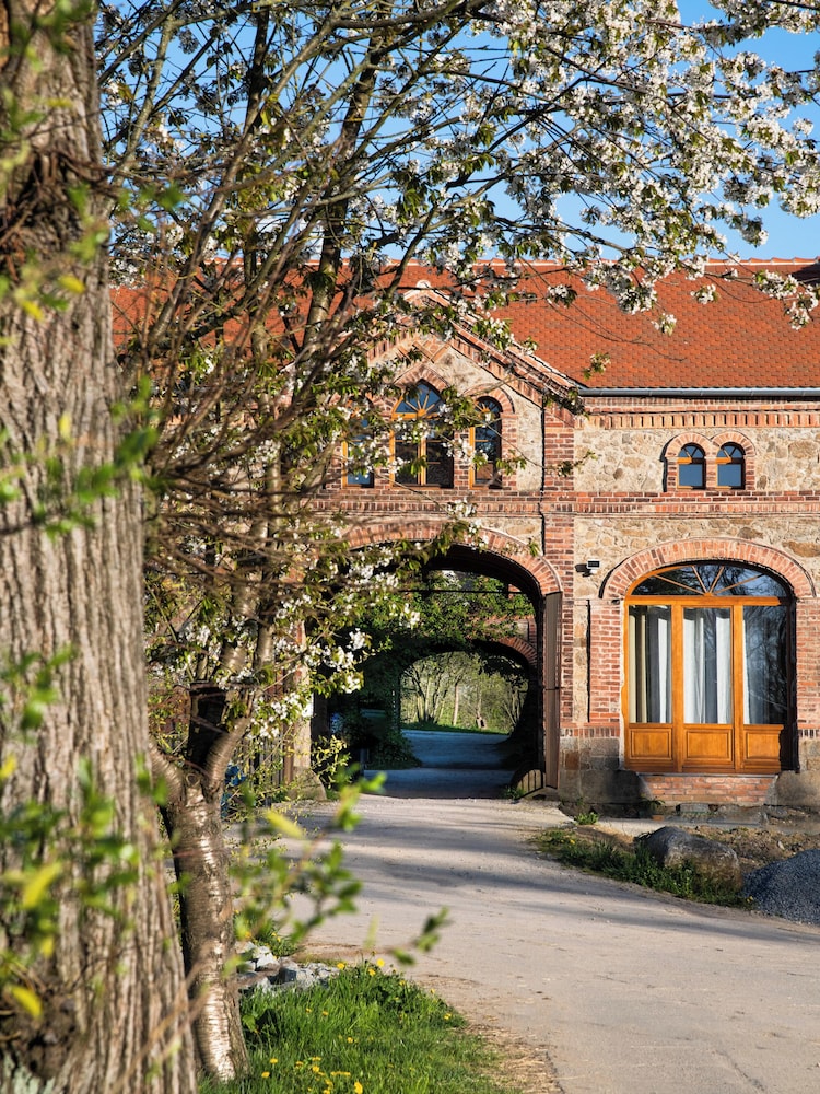 Hexenburgbeidresden Maisonette Uber 2 Etagen Mit 4 Schlafzimmern Kamin Terrasse Und Fasauna Nahe Sachsische Schweiz — Grossharthau