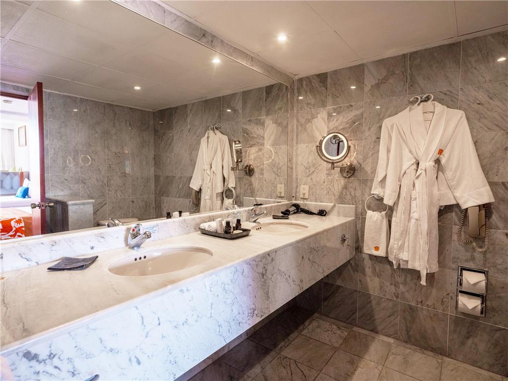 BBC Suite bathroom