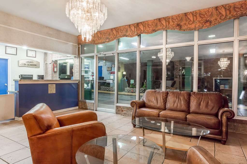 Howard Johnson Inn Daleville Roanoke - photo 12