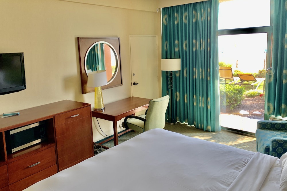 Holiday Inn & Suites Virginia Beach North Beach by IHG - photo 20