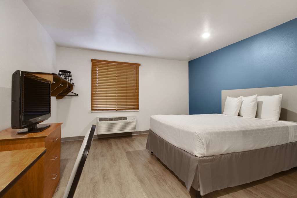 WoodSpring Suites Conroe - photo 19