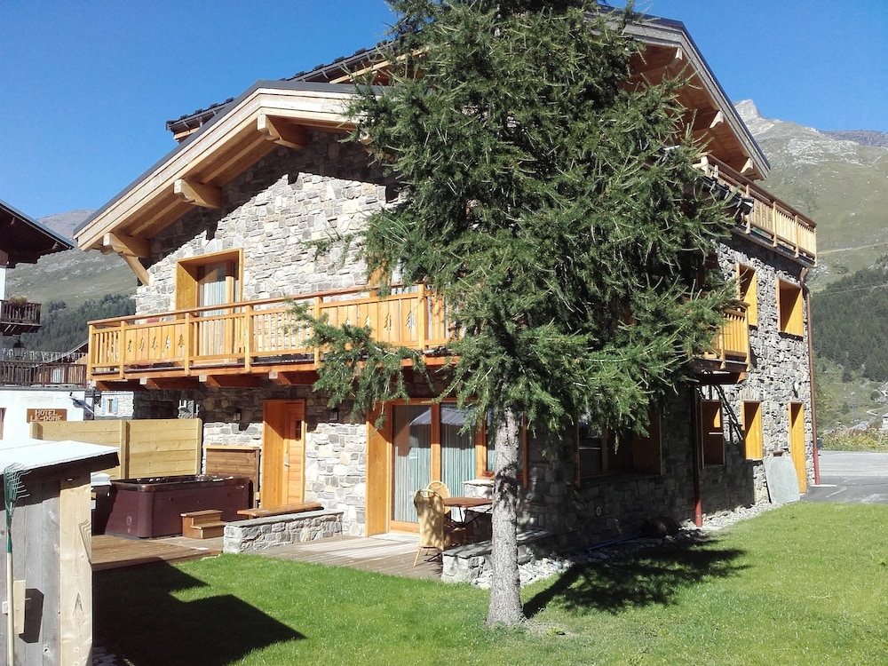 Chalet Monte Bianco — 4-Star Luxury Hotel in Tignes, France