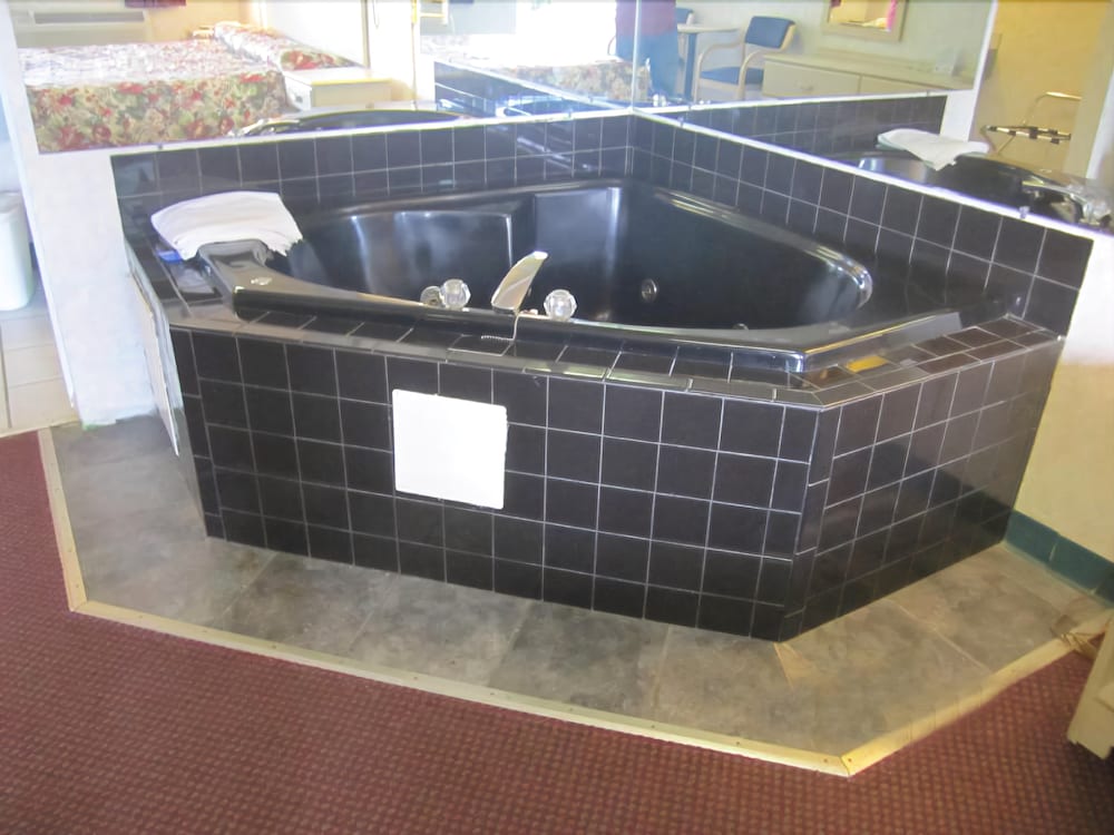 Passport Inn & Suites - photo 19