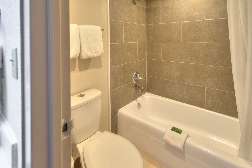 Clarion Pointe Downtown Gatlinburg - photo 28