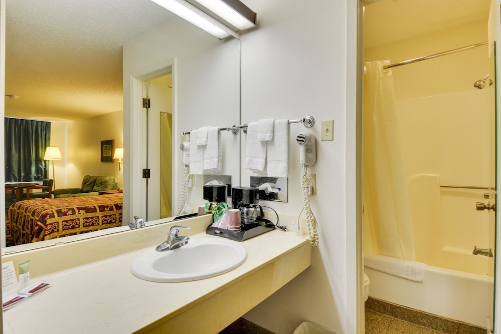 Windcrest Inn and Suites - photo 34