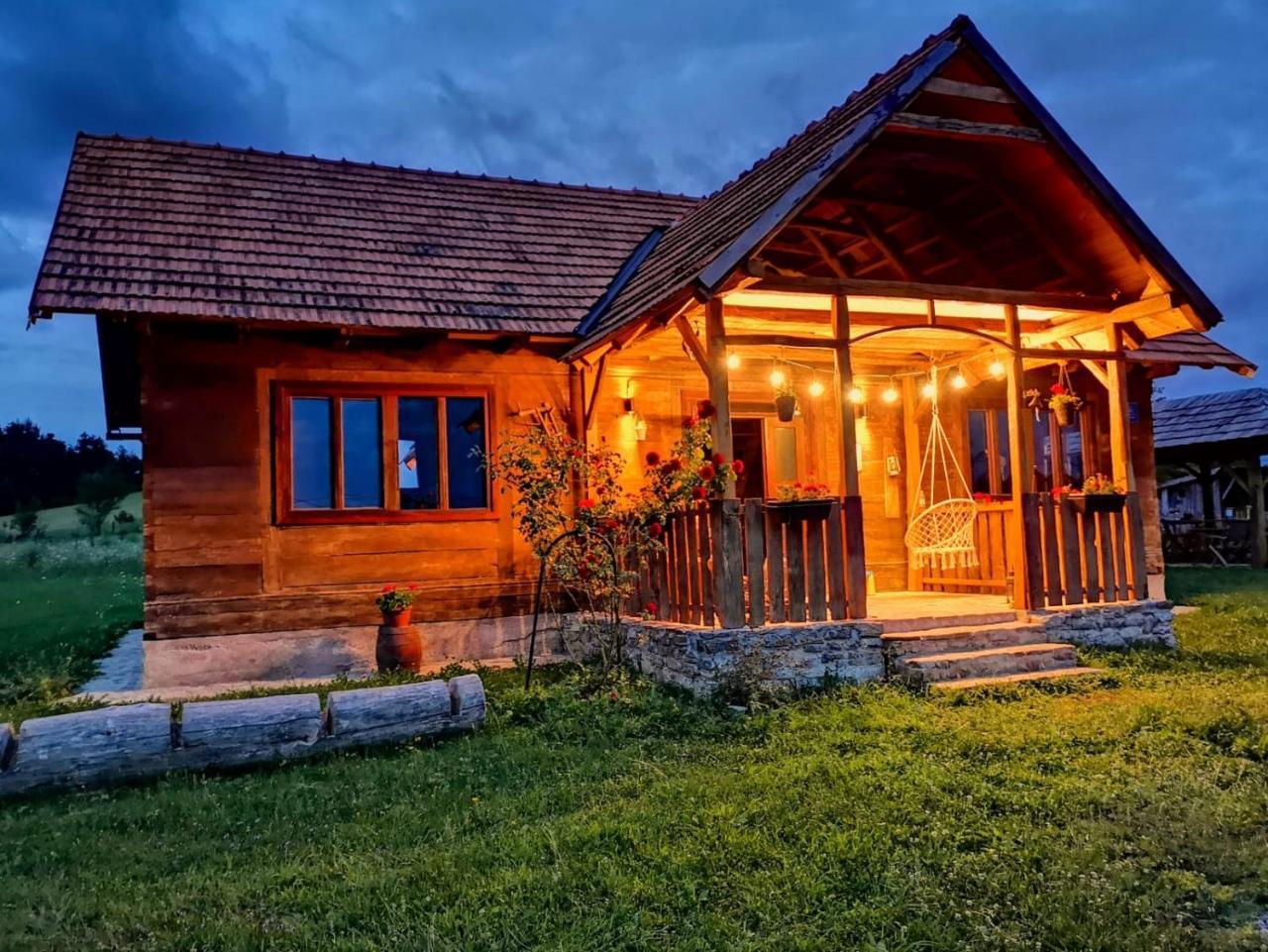 Nasa Mala Koliba — hotel in Vojnic