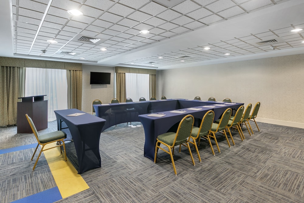 Holiday Inn Express Hotel & Stes Mt. Arlington Rockaway Area by IHG - photo 46