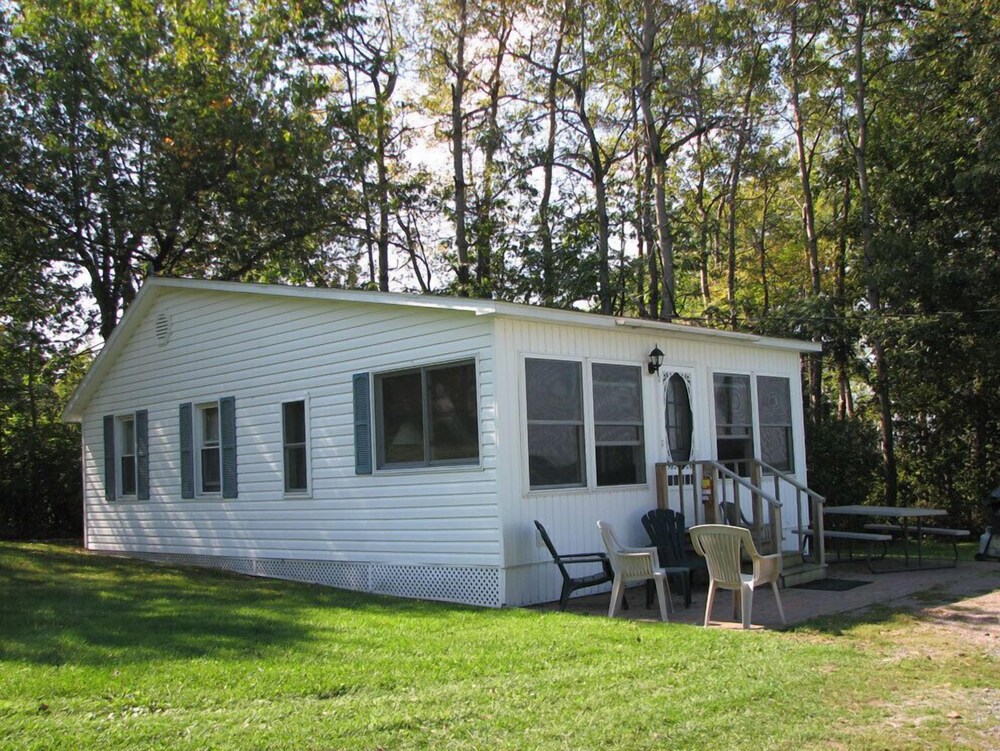 West Winds Motel & Cottages - photo 60