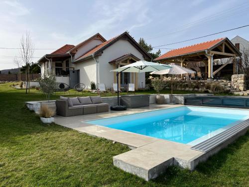Piknikház Csopak — 4-Star Luxury Hotel in Csopak, Hungary