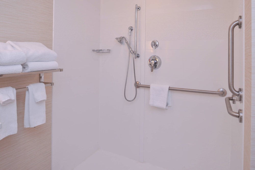 Fairfield by Marriott Inn & Suites Plymouth White Mountains - photo 24
