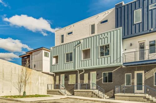 BRAND NEW Side by Side Homes Sleeps 24 Guests — 4-Star Luxury Hotel in Nashville, United States
