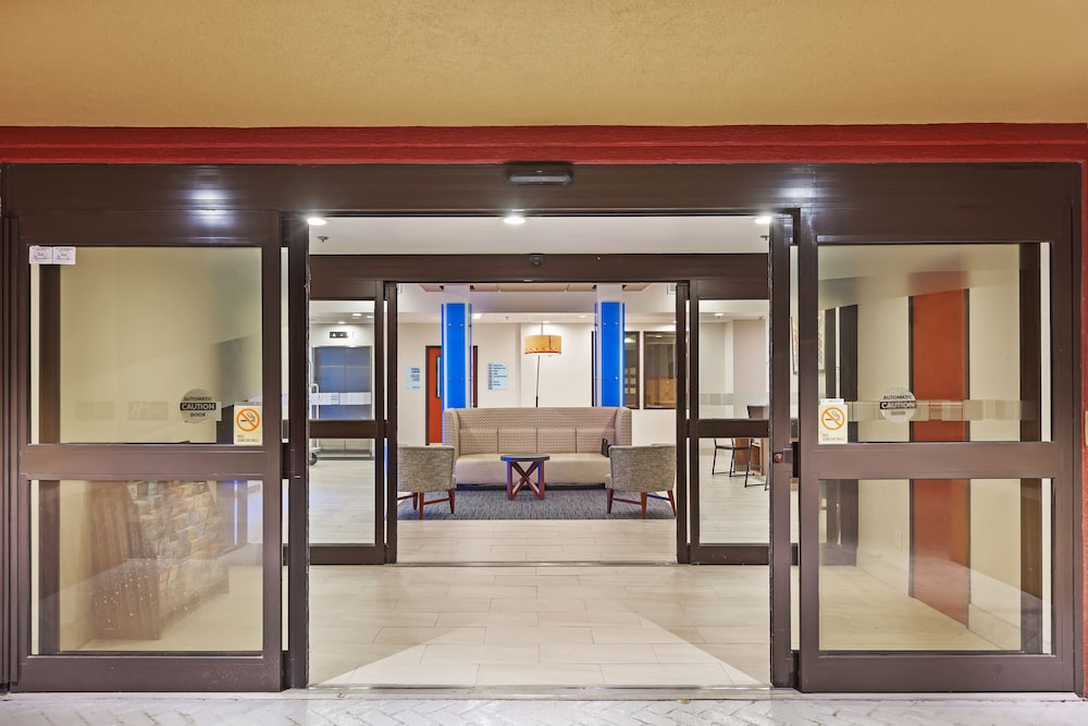 Holiday Inn Express & Suites Houston Memorial Park Area by IHG - photo 39