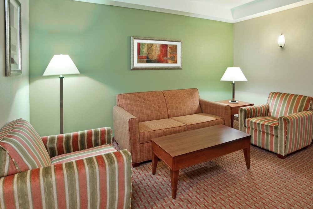 Holiday Inn Express Hotel & Suites Niagara Falls by IHG - photo 4