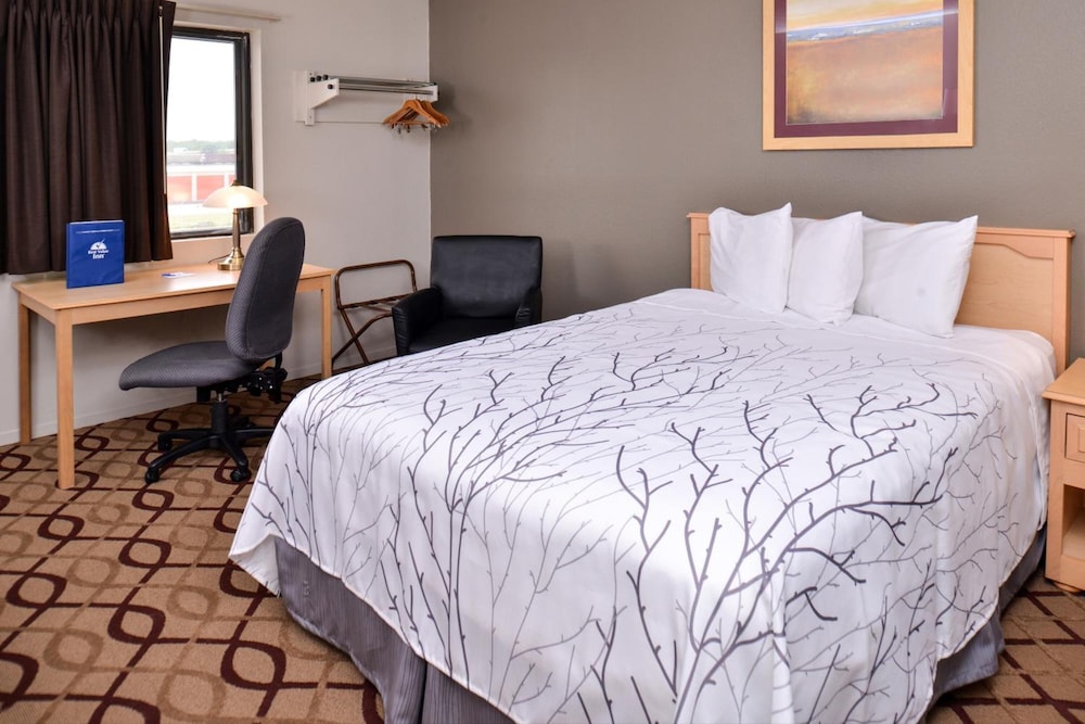 Cottonwood Inn and Conference Center - photo 16