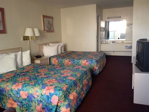Budgetel Inn - photo 2