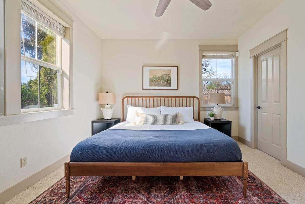 Fiano by Avantstay Centrally Located Haven w Stunning Courtyard & Pool Table - photo 11
