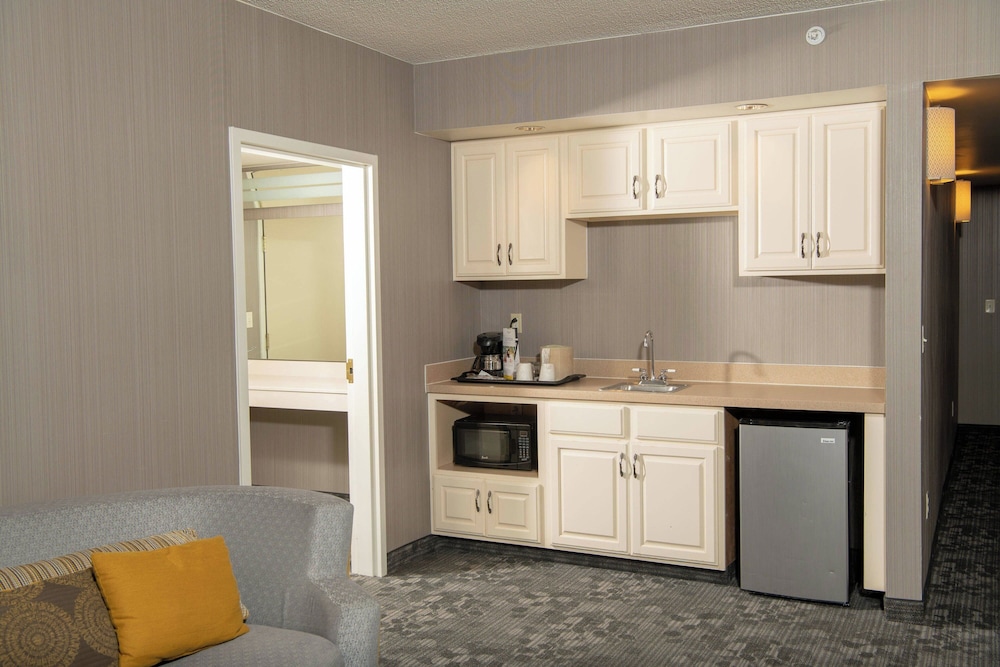 Courtyard by Marriott Erie - photo 15