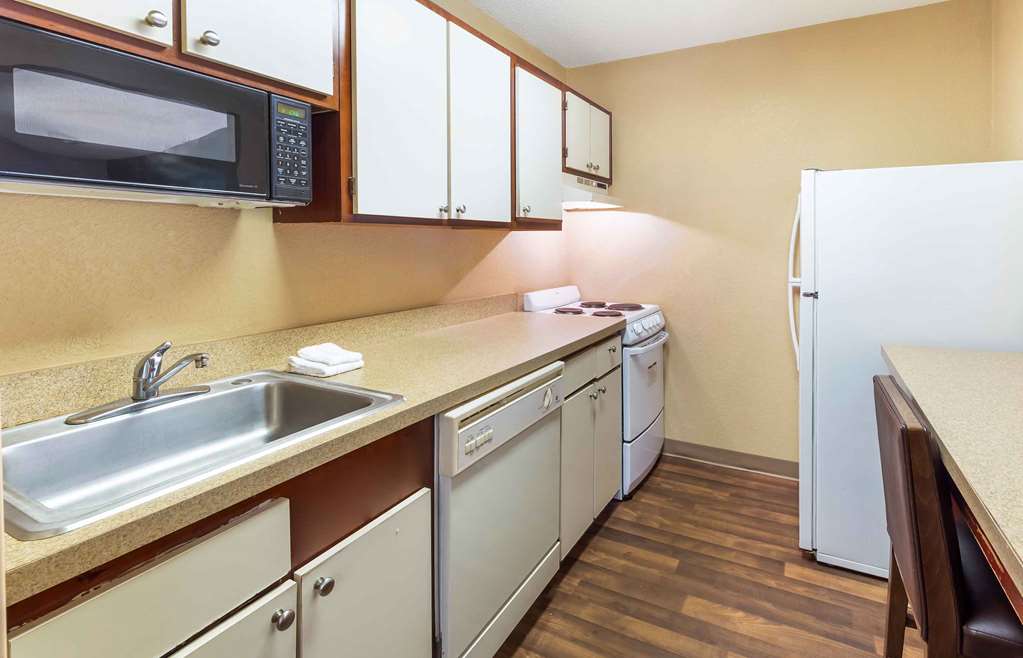 Extended Stay America Select Suites Raleigh Cary Regency Parkway S - photo 23