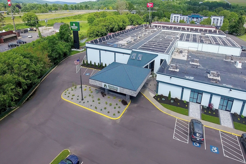 HomeTowne Studios by Red Roof & Conference Center Cortland - photo 47