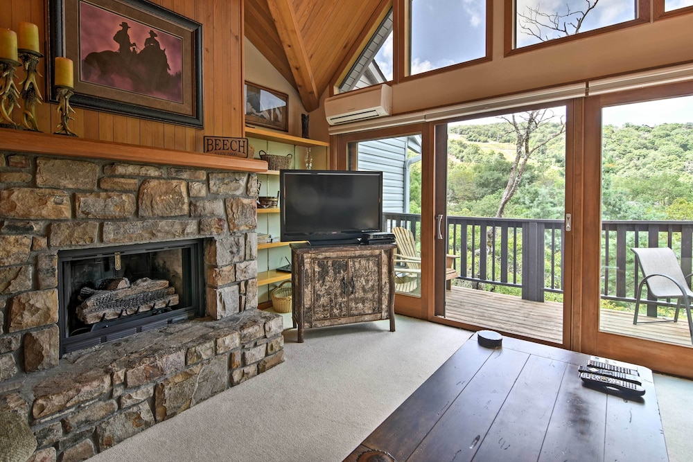 Beech Mountain Condo with Balcony Walk To Resort - photo 13