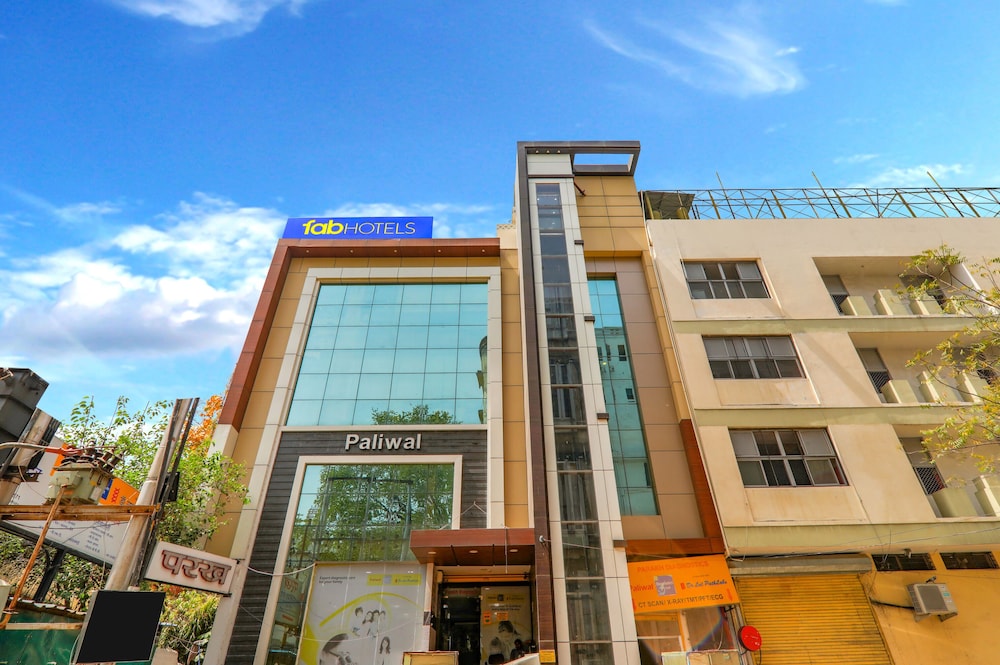 Fabexpress The Mall Inn in Kanpur, India