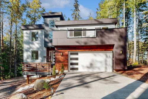 Fjord Luxury Golf Retreat in Union, United States