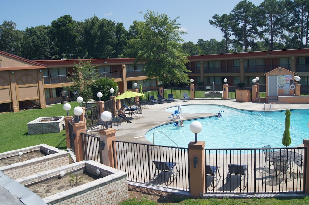 Days Inn by Wyndham Durham Near Duke University - photo 38